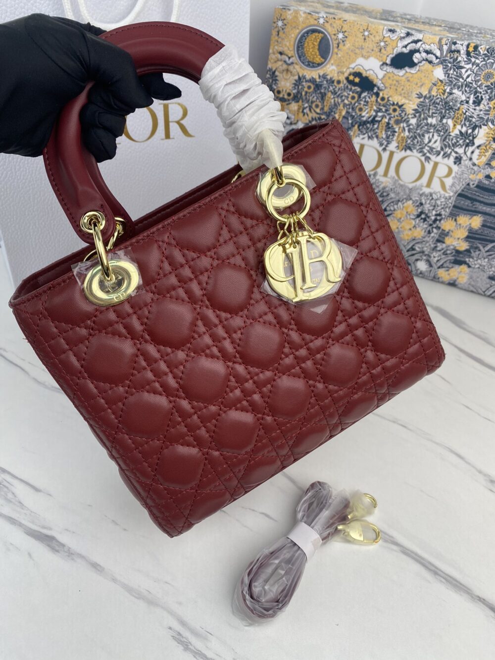 DIOR MEDIUM LADY CHERRY RED PATENT CANNAGE M0565OWCB_M323 24CM - Image 4