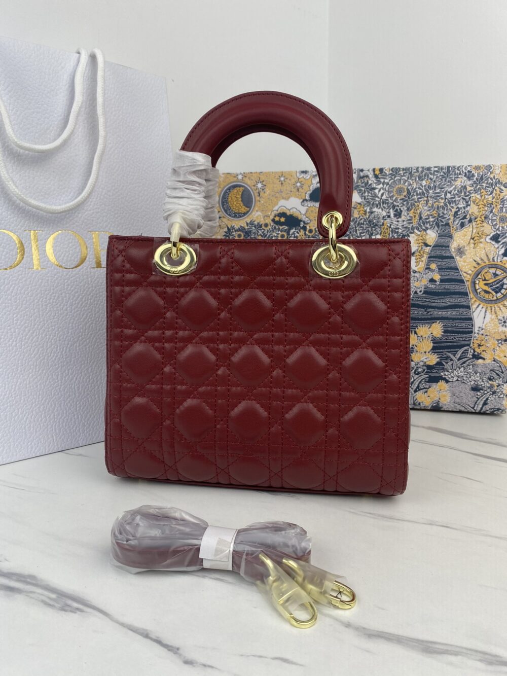 DIOR MEDIUM LADY CHERRY RED PATENT CANNAGE M0565OWCB_M323 24CM - Image 3