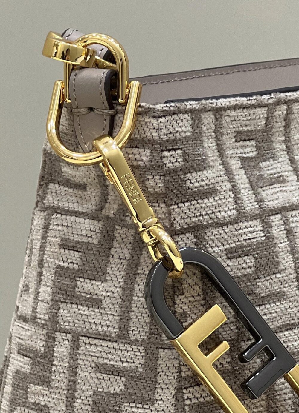 FENDI OLOCK ZIP DOVE GREY TAPESTRY FABRIC BAG 8BR805ALFVF1IQU - Image 9