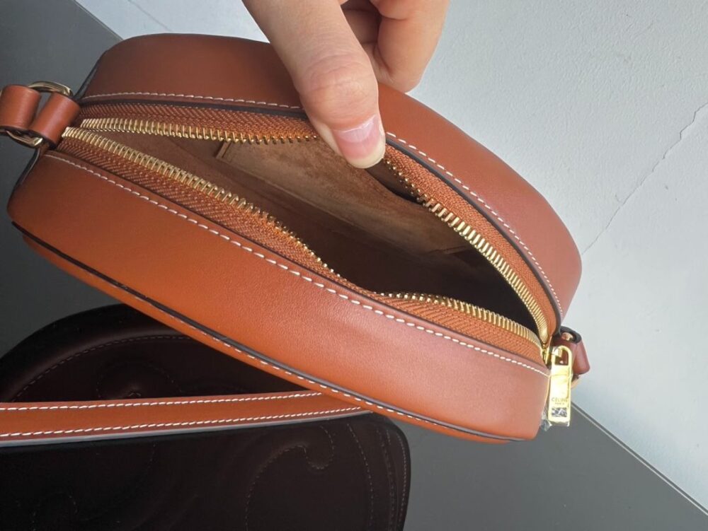 CELINE CROSSBODY OVAL PURSE CUIR TRIOMPHE IN SMOOTH CALFSKIN TAN 10I703DPQ04LU - Image 3