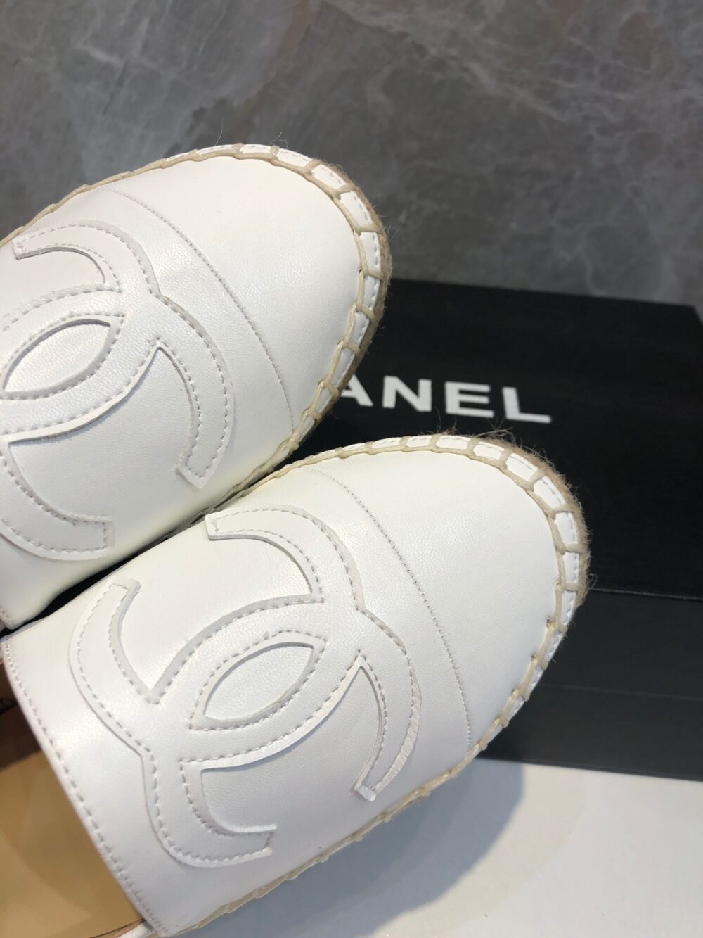 CHANEL EMBROIDERED ESPADRILLE LEATHER CAP TOE FLATS WHITE - Image 4