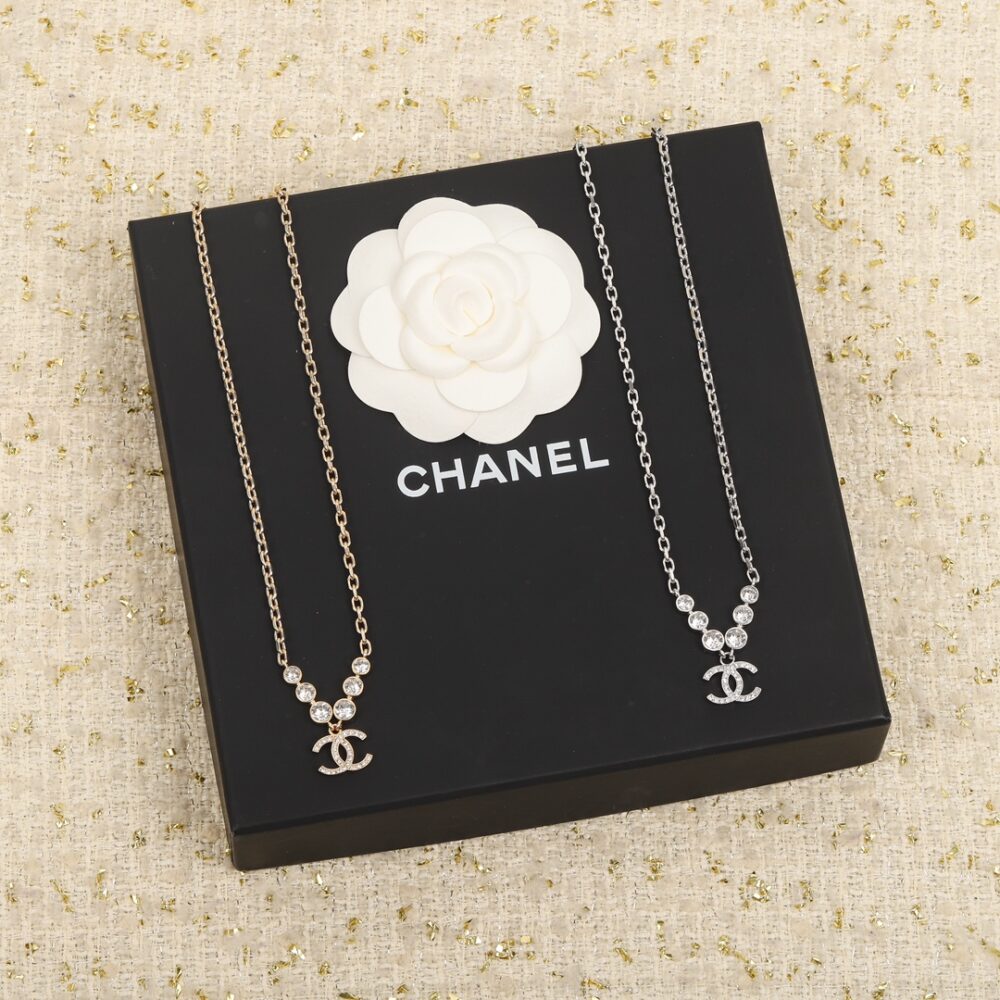 CHANEL CC SILVER NECKLACE - Image 3