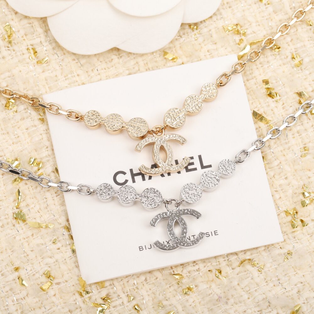 CHANEL CC SILVER NECKLACE - Image 4