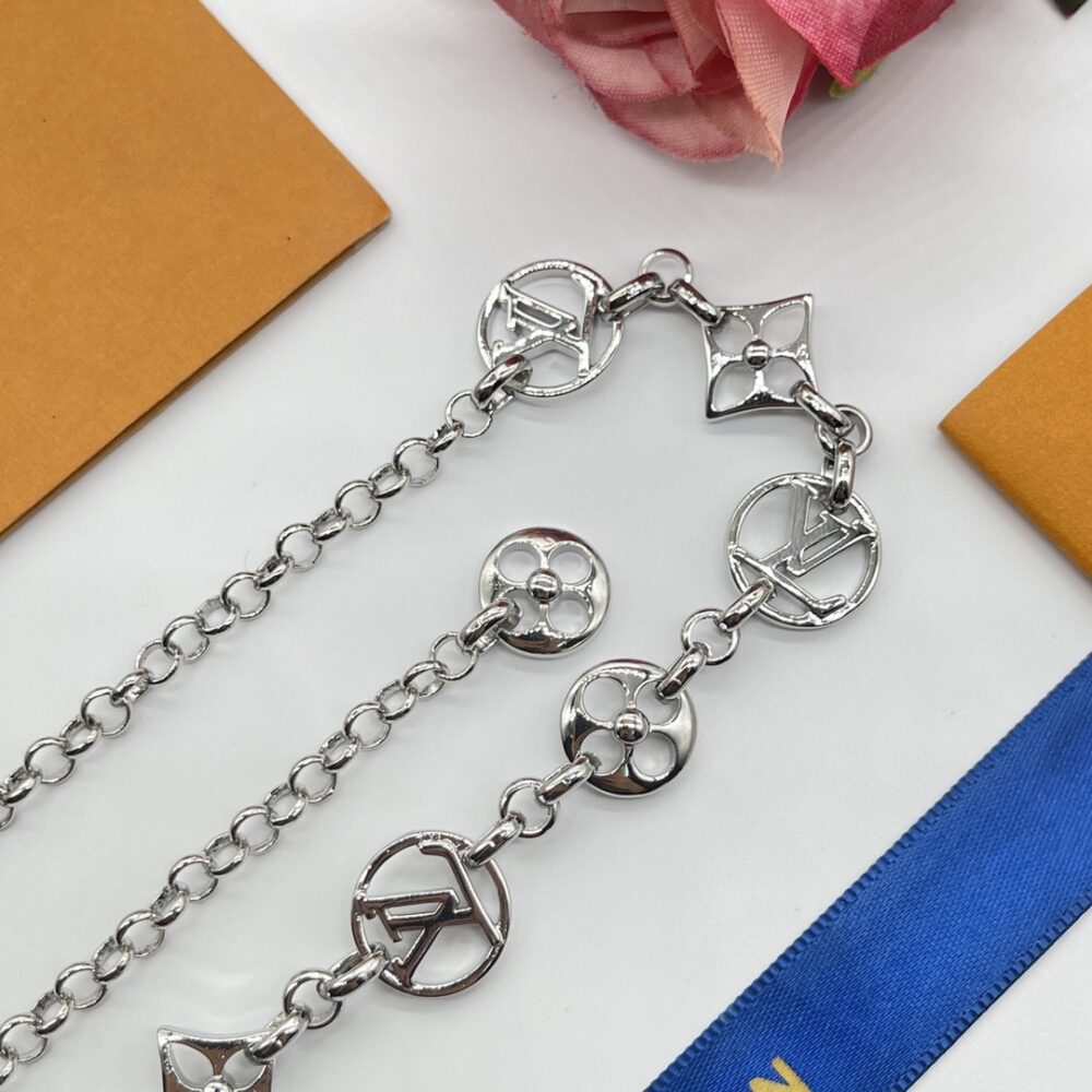 LOUIS VUITTON SILVER NECKLACE - Image 6