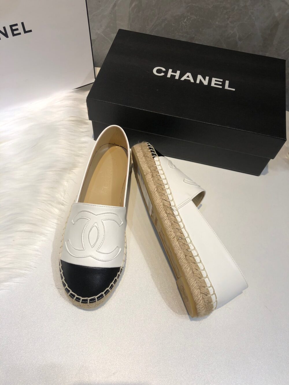 CHANEL EMBROIDERED ESPADRILLE LEATHER BLACK CAP TOE FLATS WHITE CC - Image 3