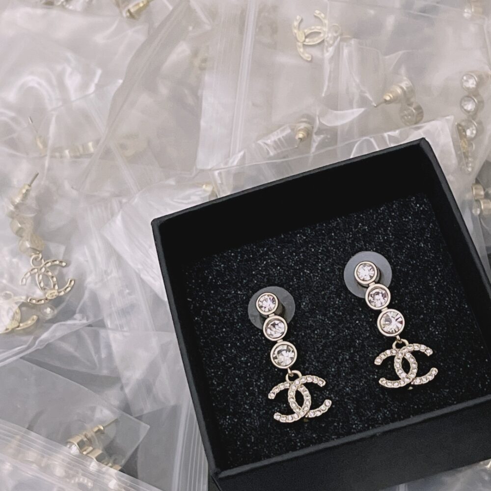 CHANEL CRYSTAL CC DROP EARRINGS GOLD - Image 3