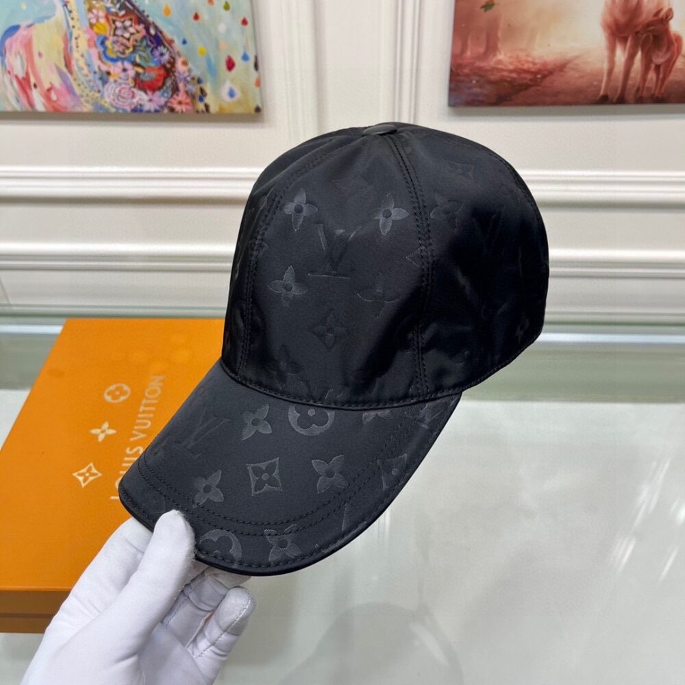 LOUIS VUITTON MONOGRAM CAP BLACK - Image 4