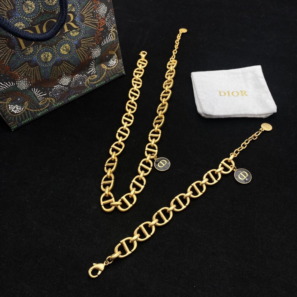 DIOR GOLD CHARM NECKLACE - Image 3