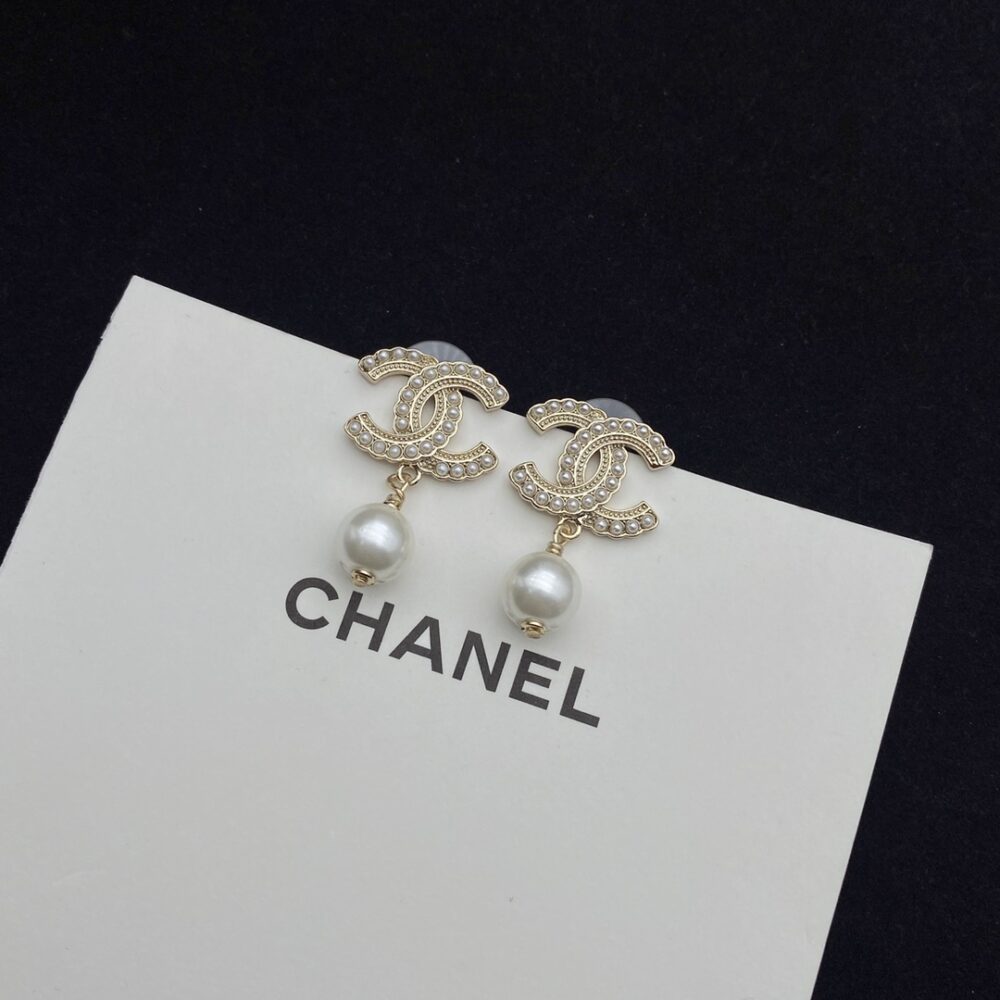 CHANEL CC PEARL GOLD EARRINGS - Image 3