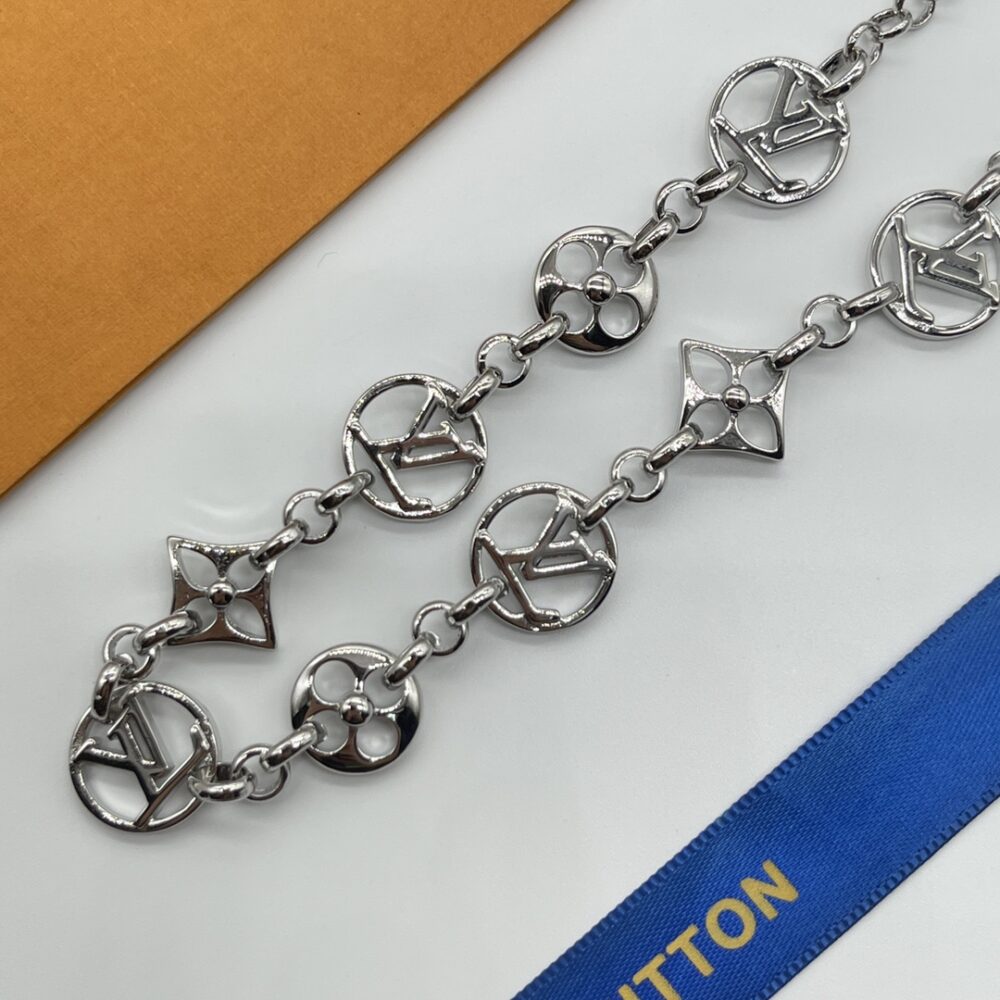 LOUIS VUITTON SILVER NECKLACE - Image 4