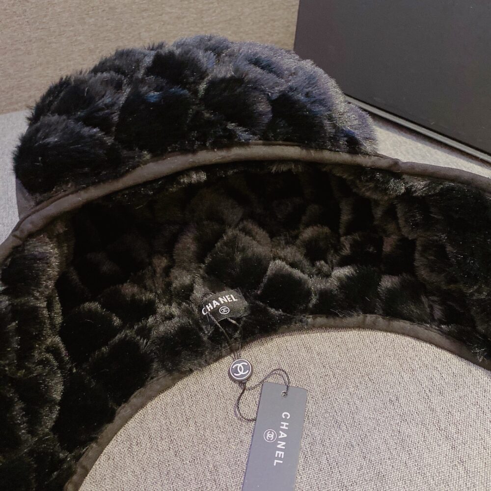 CHANEL SHEEPSKIN AVIATOR SHEARLING HAT BLACK - Image 6