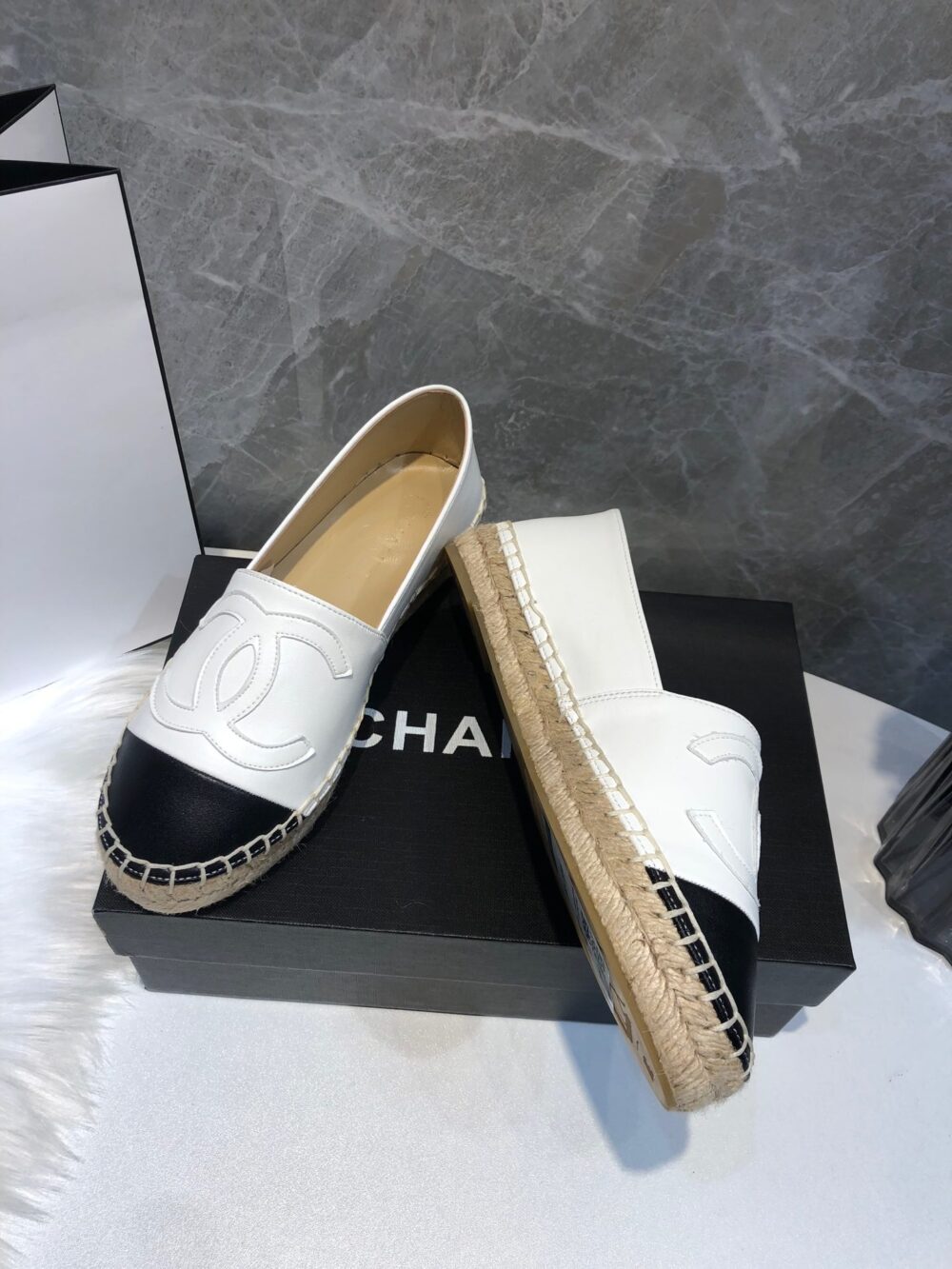 CHANEL EMBROIDERED ESPADRILLE LEATHER BLACK CAP TOE FLATS WHITE CC - Image 9