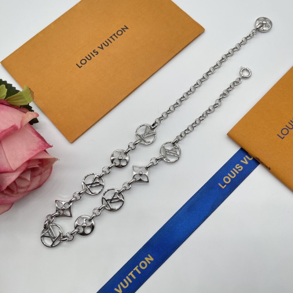 LOUIS VUITTON SILVER NECKLACE - Image 3