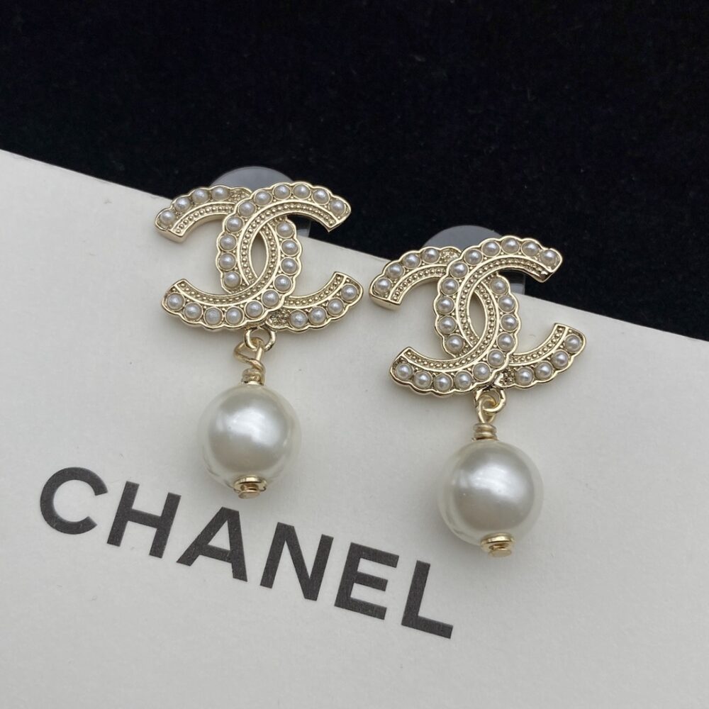 CHANEL CC PEARL GOLD EARRINGS - Image 4