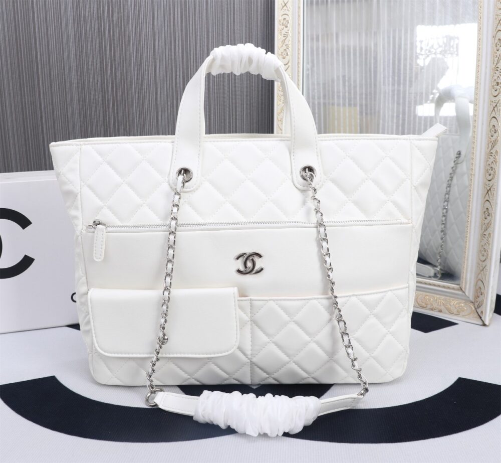 CHANEL ULTRA POCKET TOTE WHITE 37CM - Image 5