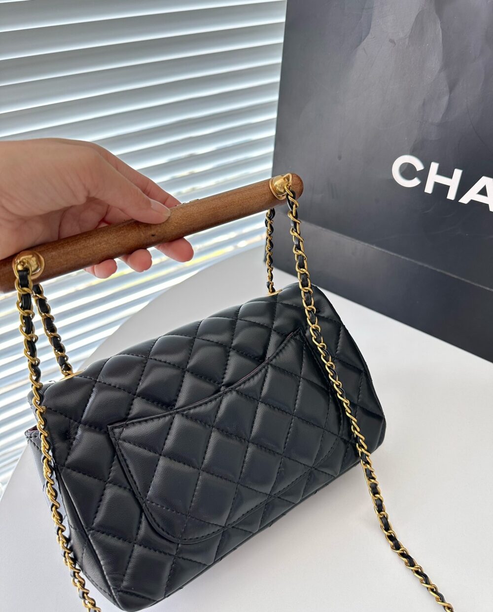 CHANEL FLAP BAG WITH TOP HANDLE LAMBSKIN AND WENGE WOOD BLACK 20CM AS4151 B13085 94305 - Image 4