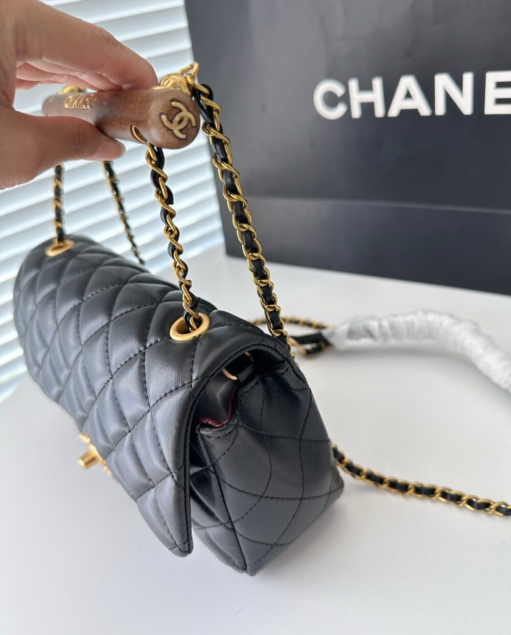 CHANEL FLAP BAG WITH TOP HANDLE LAMBSKIN AND WENGE WOOD BLACK 20CM AS4151 B13085 94305 - Image 5