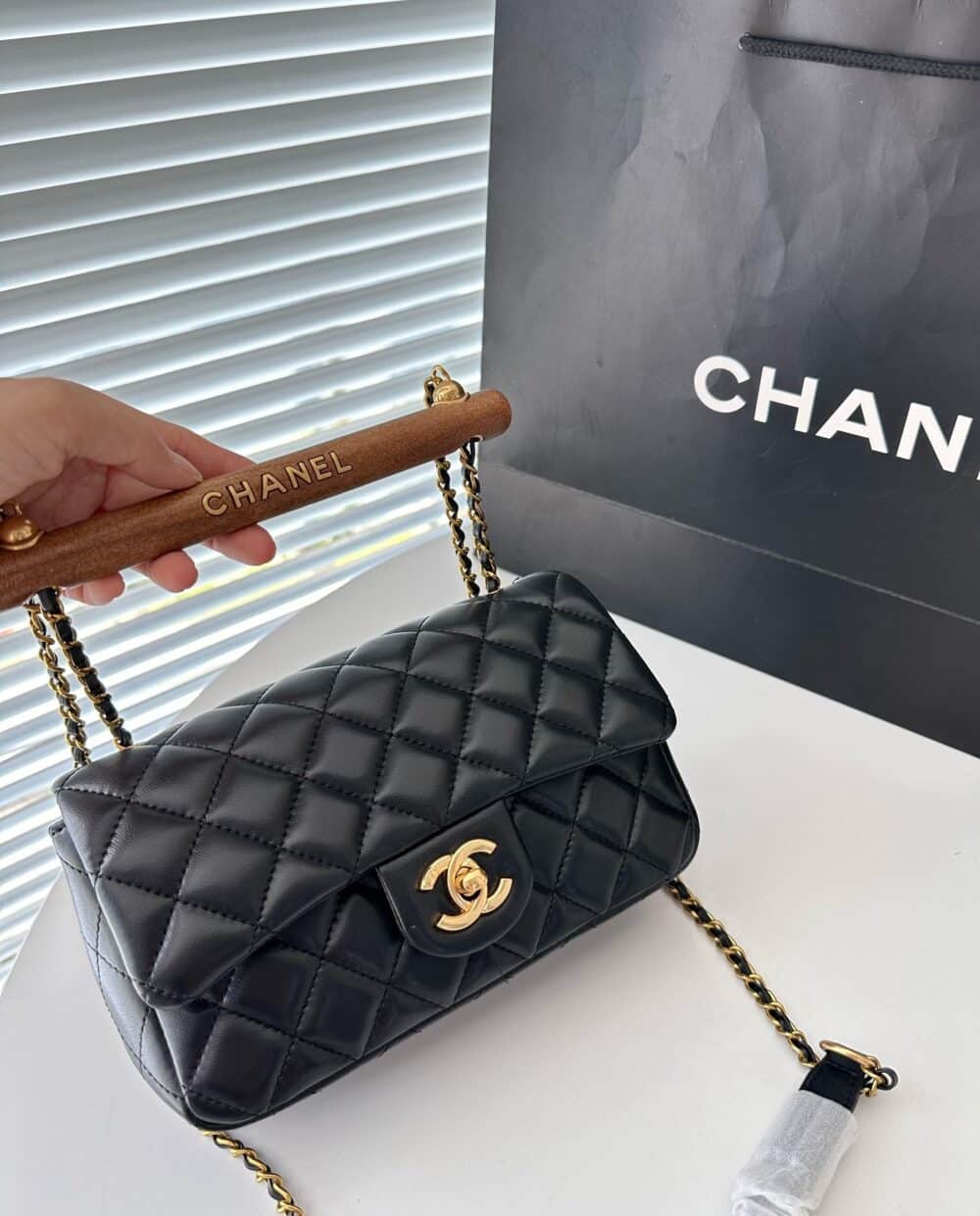 CHANEL FLAP BAG WITH TOP HANDLE LAMBSKIN AND WENGE WOOD BLACK 20CM AS4151 B13085 94305 - Image 9