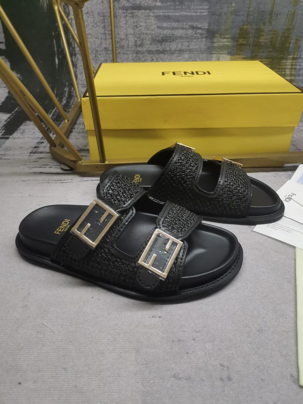 FENDI FEEL LEATHER SANDALS BLACK - Image 3