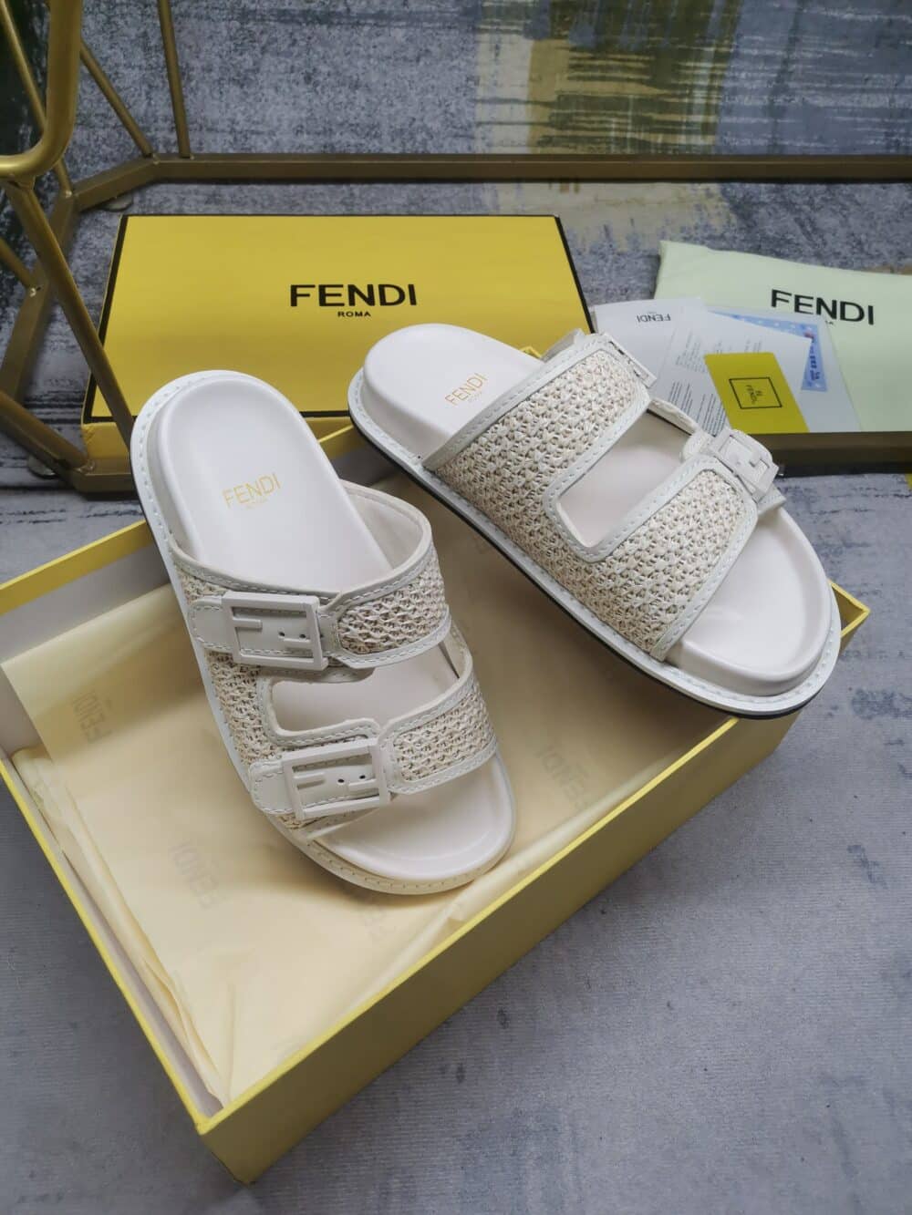 FENDI FEEL LEATHER SANDALS WHITE - Image 6