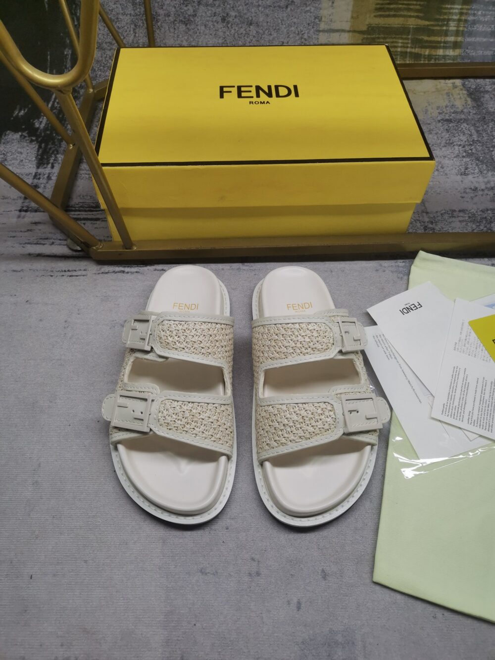 FENDI FEEL LEATHER SANDALS WHITE - Image 4