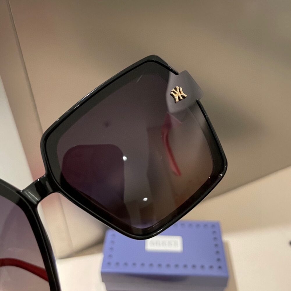 GUCCI SQUARE SUNGLASSES BLACK - Image 4