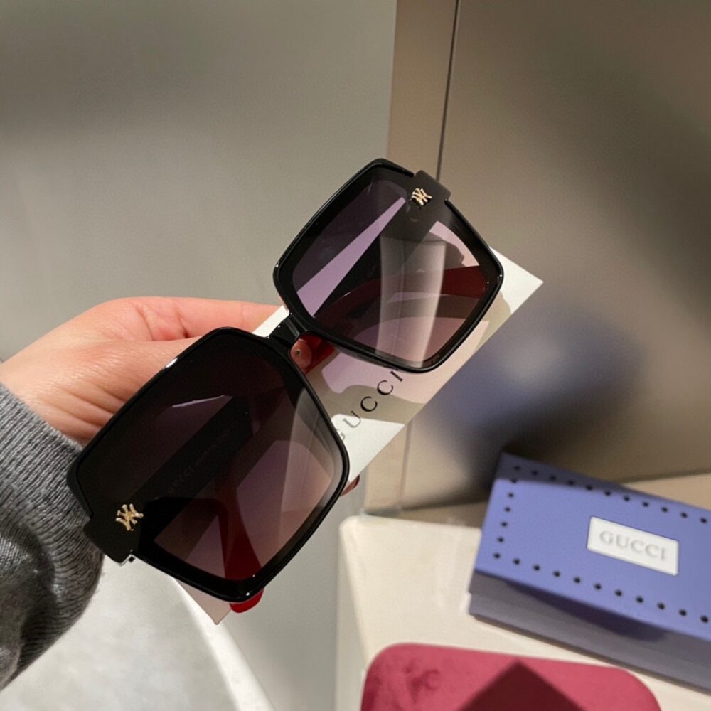 GUCCI SQUARE SUNGLASSES BLACK - Image 8