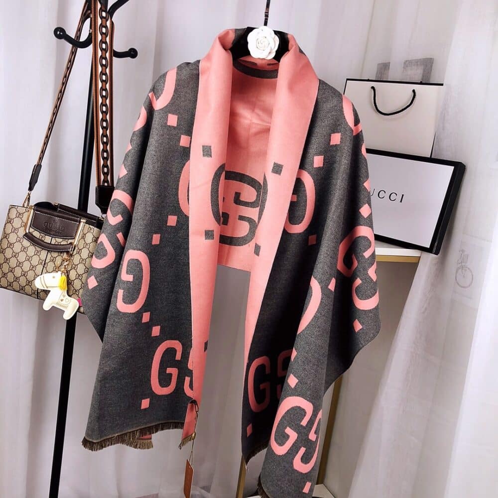 GUCCI GG CASHMERE JACQUARD SCARF GREY AND PINK 674275 3G344 1272 - Image 3