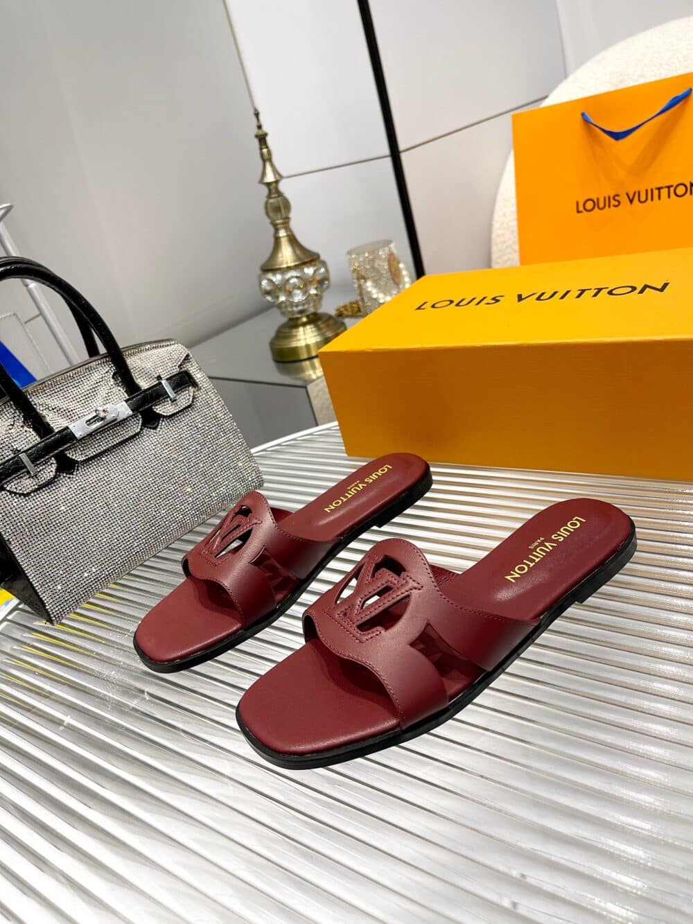 LOUIS VUITTON LV ISOLA FLAT MULE RED 1ABP2W - Image 6