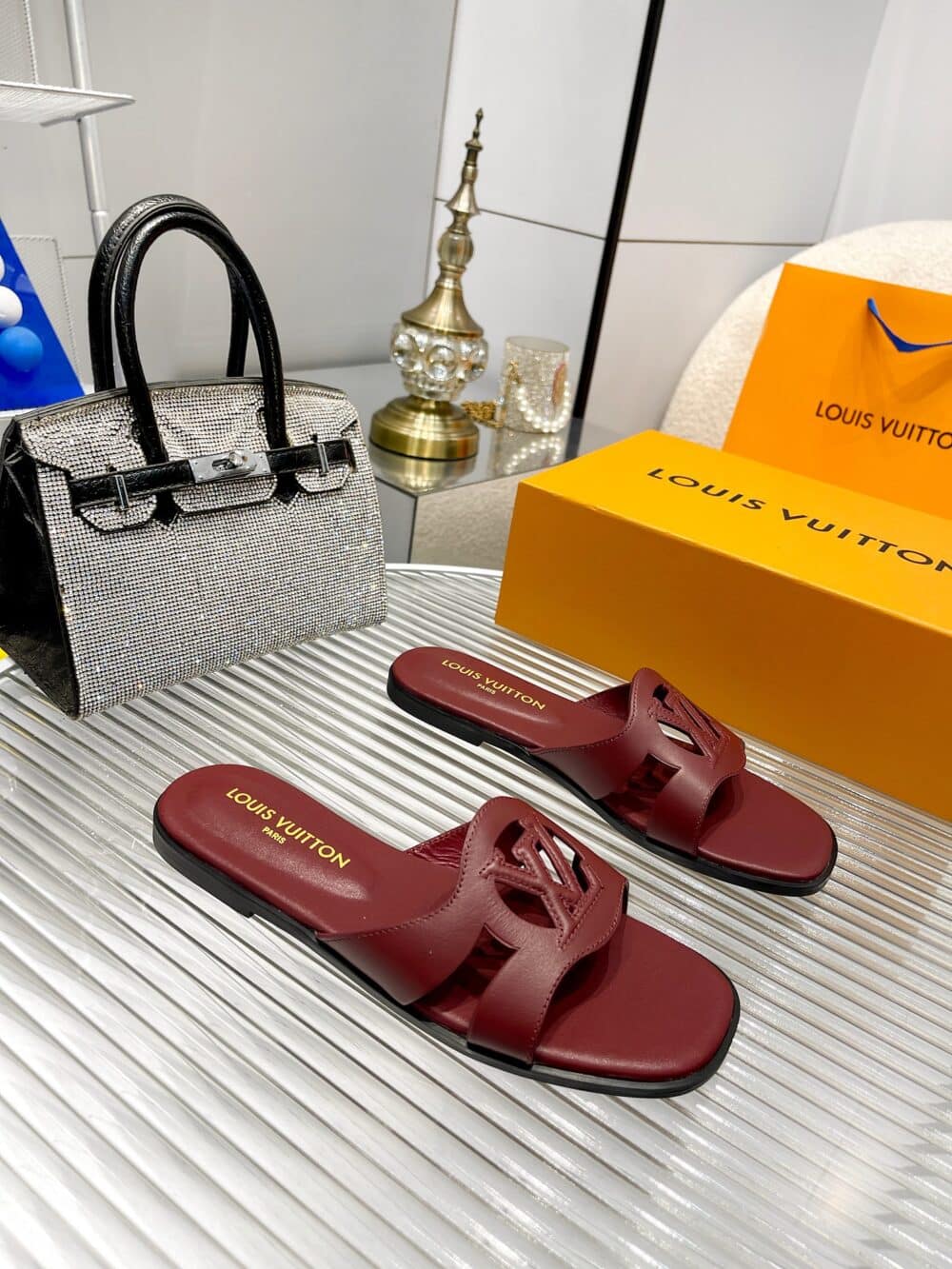 LOUIS VUITTON LV ISOLA FLAT MULE RED 1ABP2W - Image 4