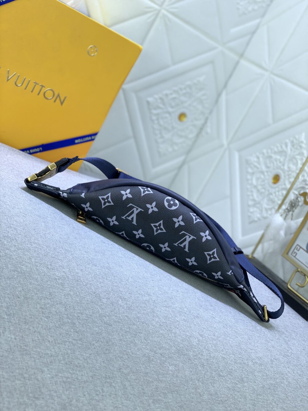 LOUIS VUITTON DISCOVERY BUMBAG PM INK BLUE 44CM M23905 - Image 7