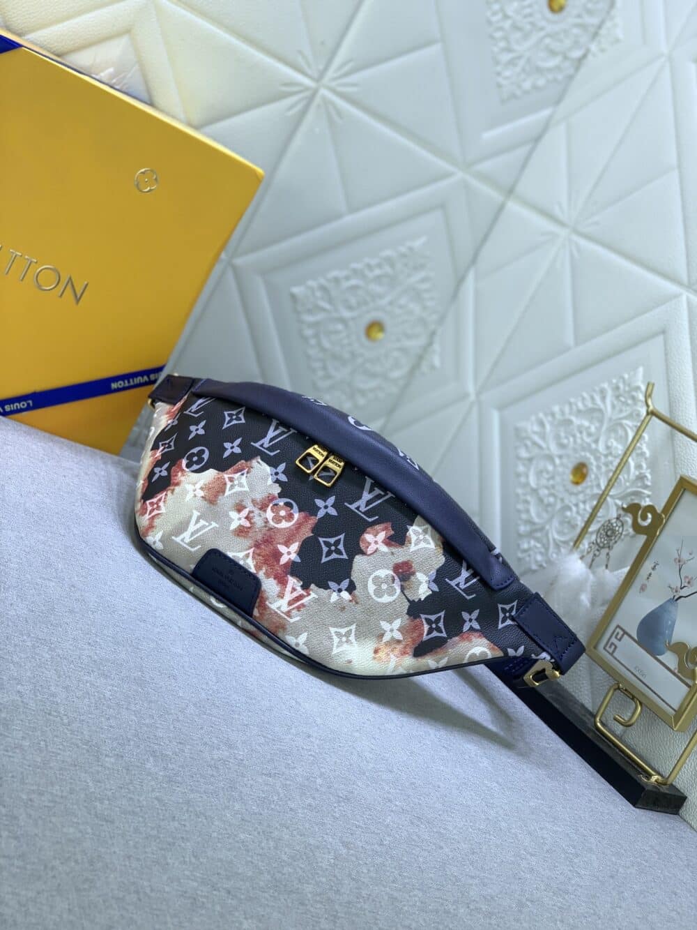 LOUIS VUITTON DISCOVERY BUMBAG PM INK BLUE 44CM M23905 - Image 9