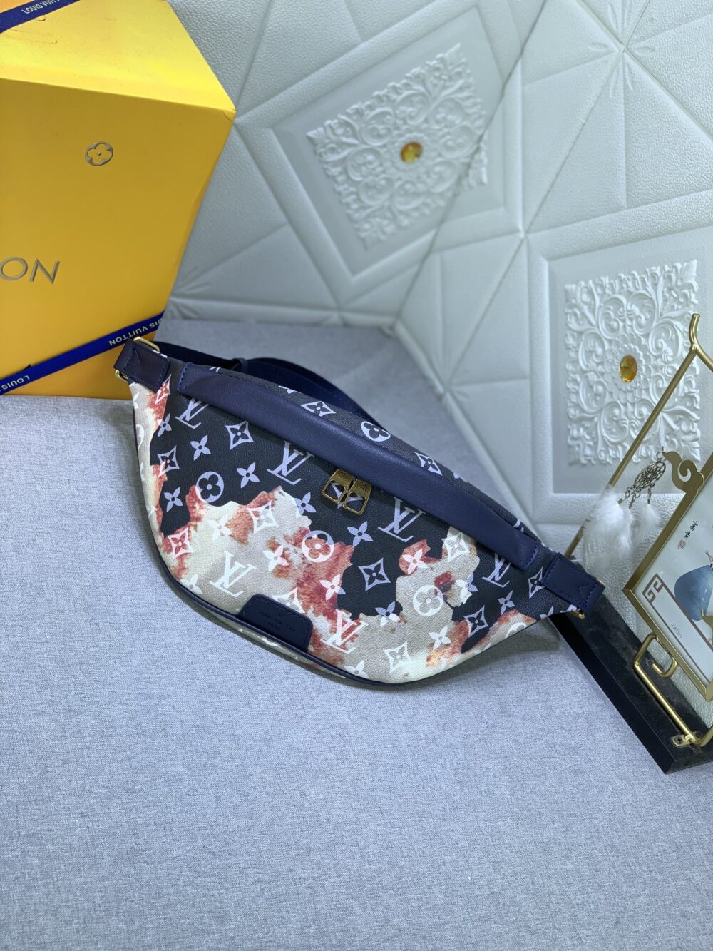 LOUIS VUITTON DISCOVERY BUMBAG PM INK BLUE 44CM M23905 - Image 10