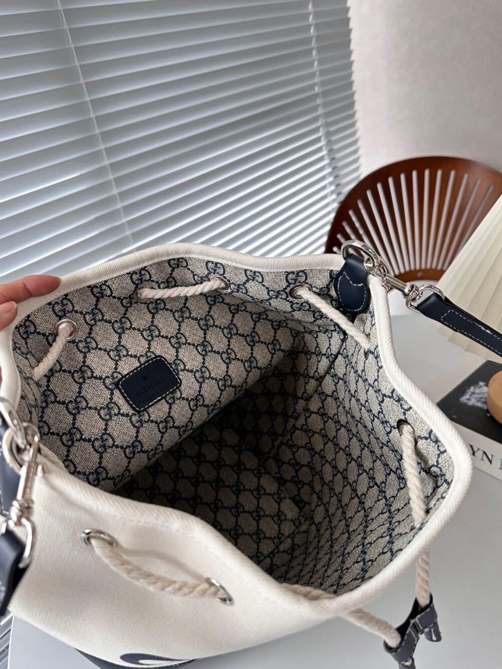 GUCCI SHOULDER BAG WITH GUCCI PRINT BLACK 23CM - Image 4