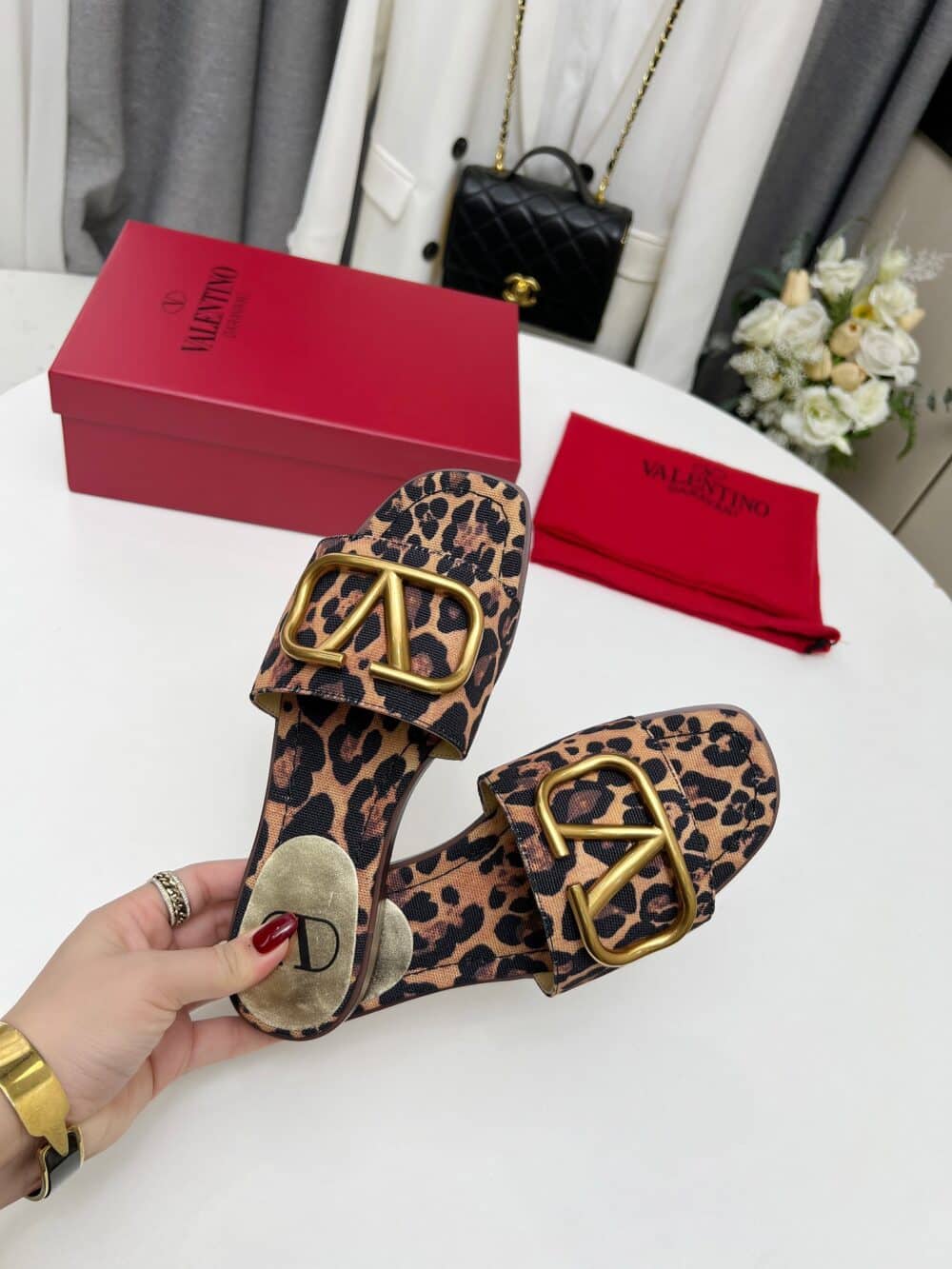 VALENTINO GARAVANI LEOPARD PRINT BUCKLE SANDALS 3W2S0BD5RQY 09J - Image 9