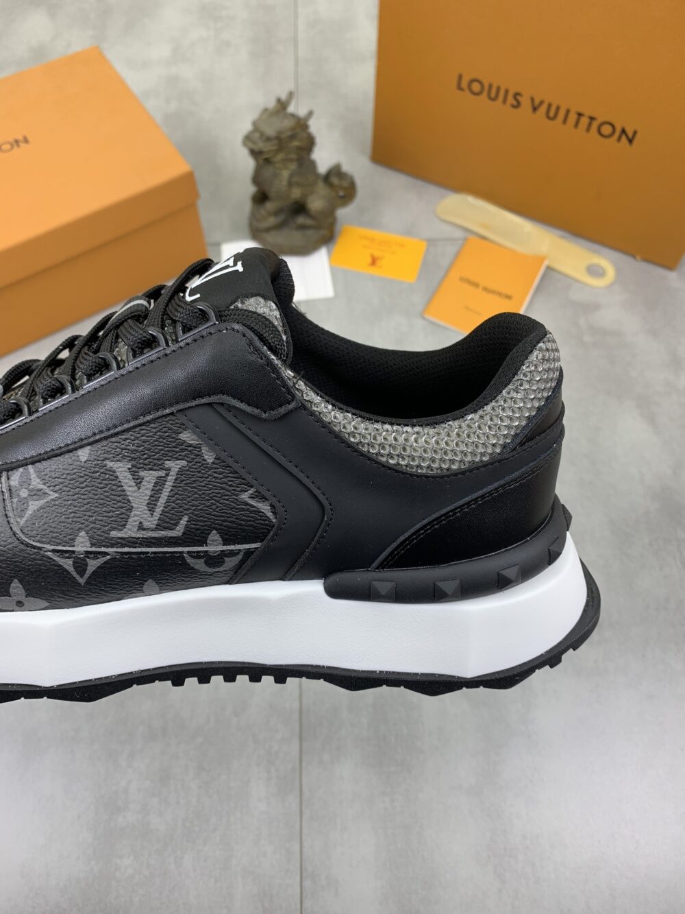 LOUIS VUITTON LV MONOGRAM LEATHER SNEAKER IN BLACK - Image 6