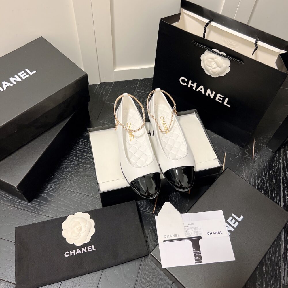 CHANEL INTERLOCKING CC LOGO BALLET FLATS BLACK WHITE - Image 9