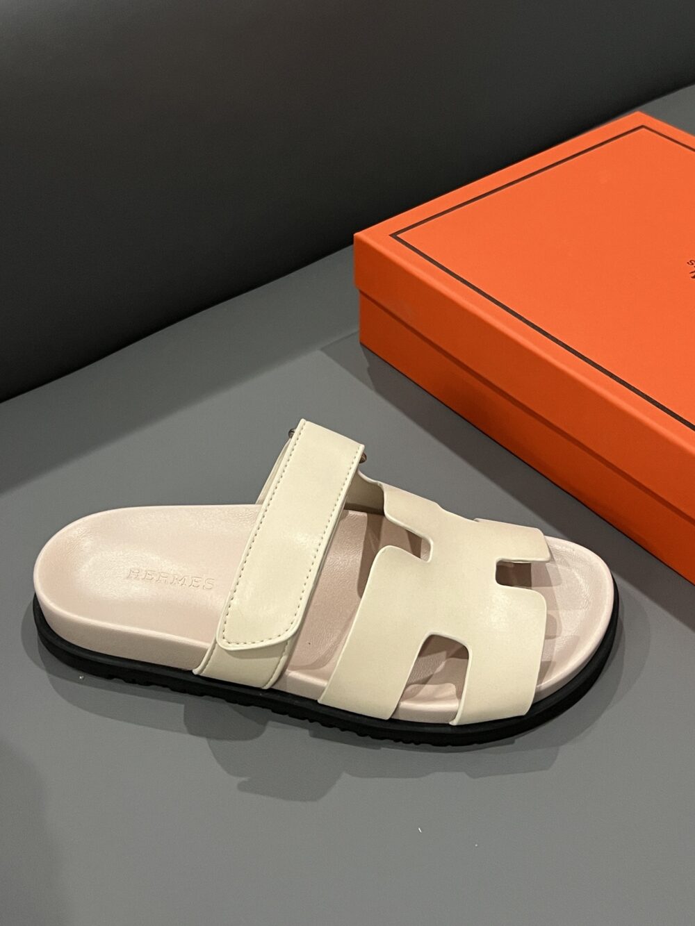 HERMES CHYPRE SANDAL CALFSKIN BEIGE - Image 6