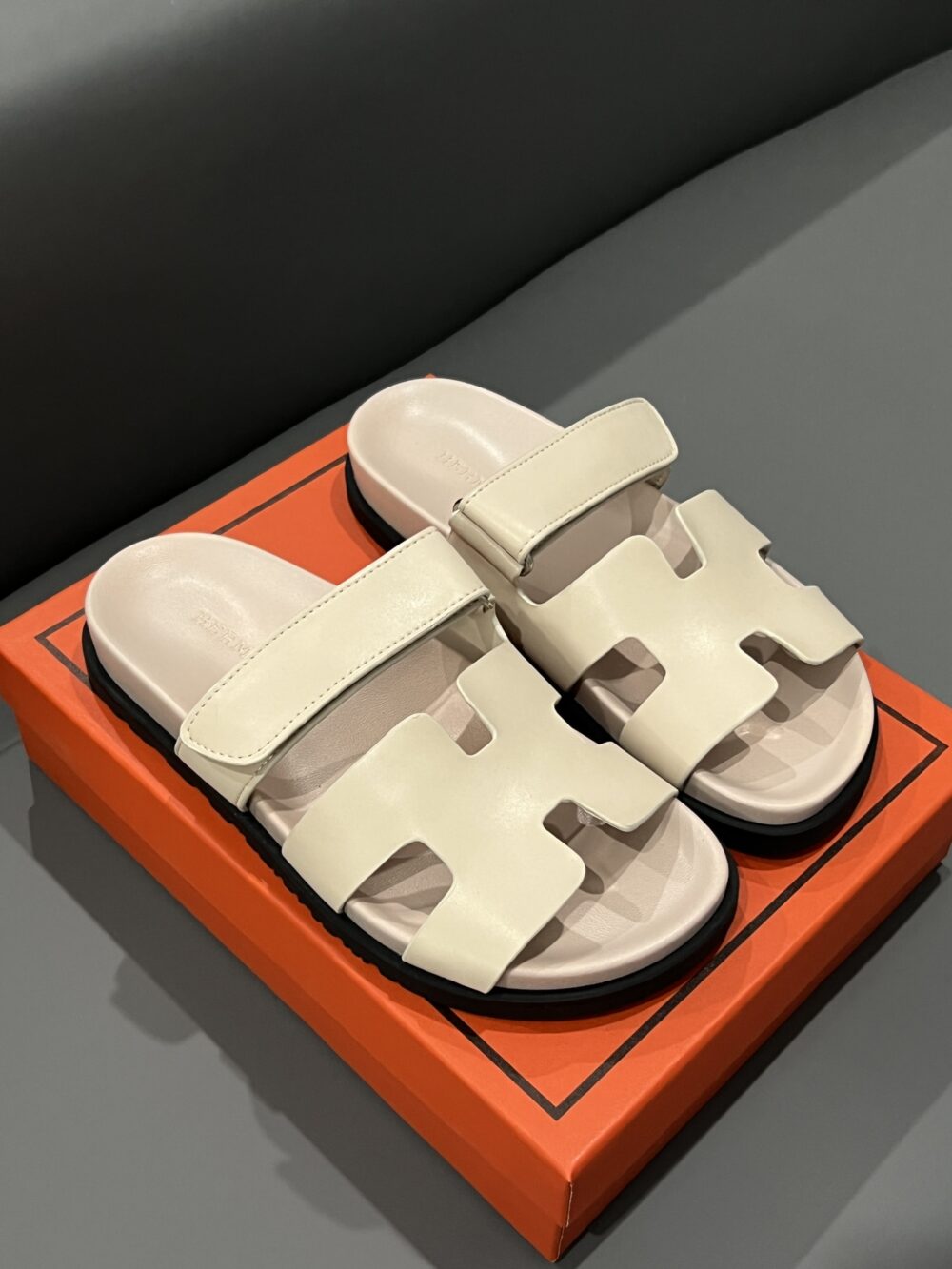 HERMES CHYPRE SANDAL CALFSKIN BEIGE - Image 5