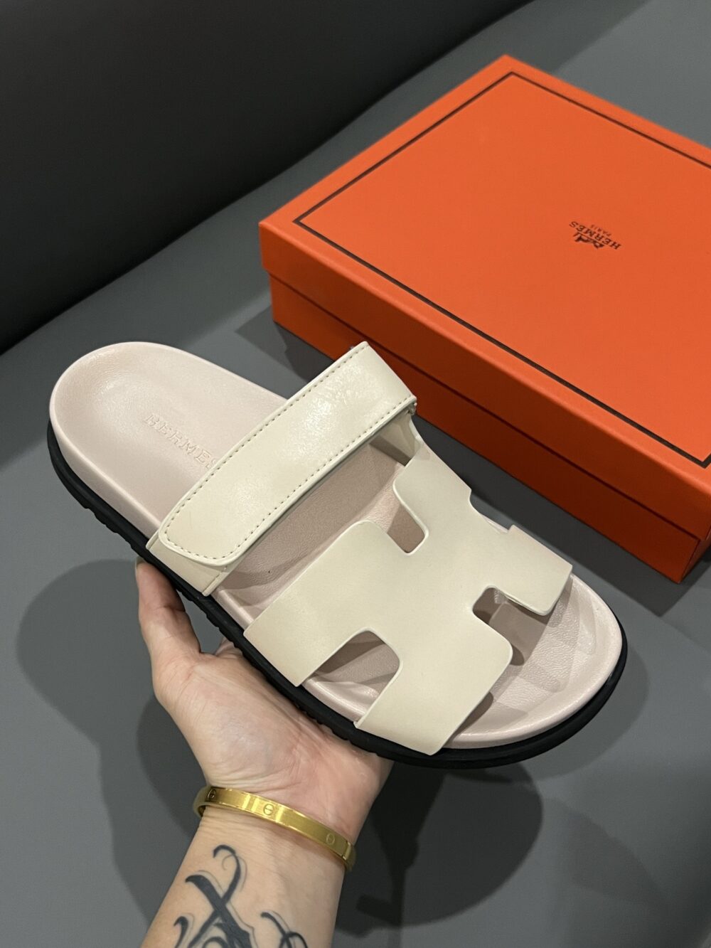 HERMES CHYPRE SANDAL CALFSKIN BEIGE - Image 4