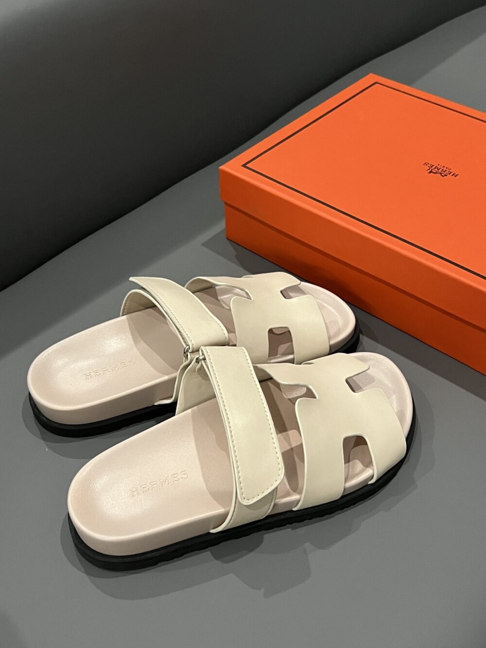 HERMES CHYPRE SANDAL CALFSKIN BEIGE - Image 3