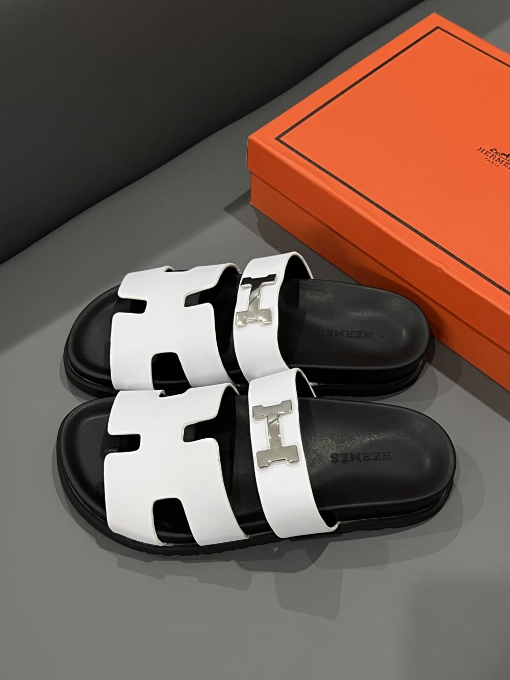 HERMES CHYPRE SANDAL H LOGO SILVER HARDWARE WHITE - Image 3