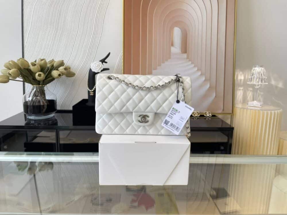 CHANEL CLASSIC DOUBLE FLAP BAG WHITE 25CM - Image 8