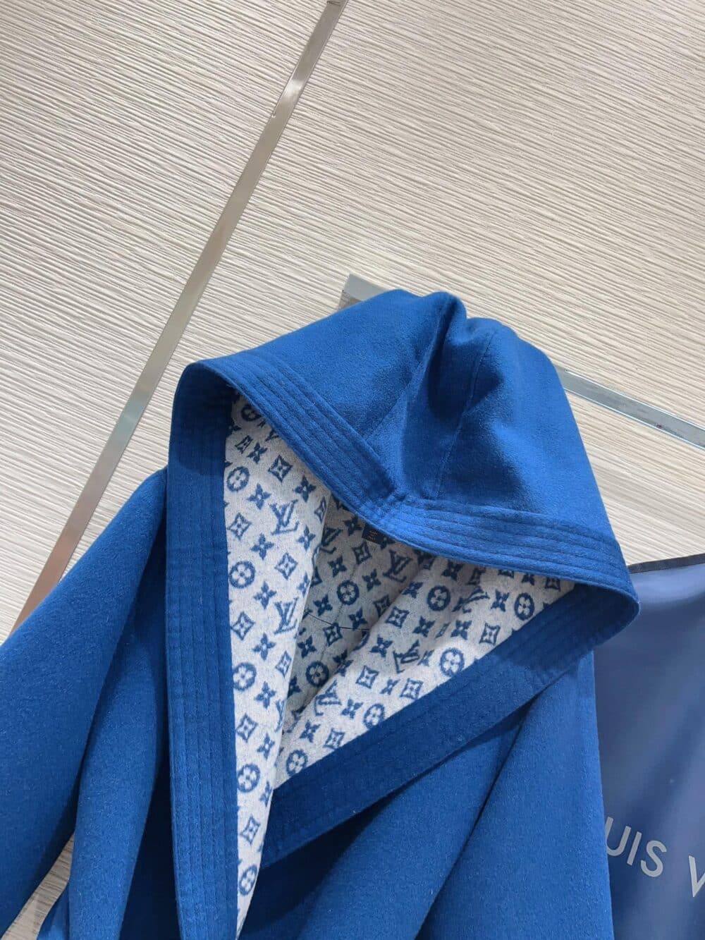 LOUIS VUITTON MONOGRAM WRAP COAT FICELLE FONCEE BLUE - Image 7