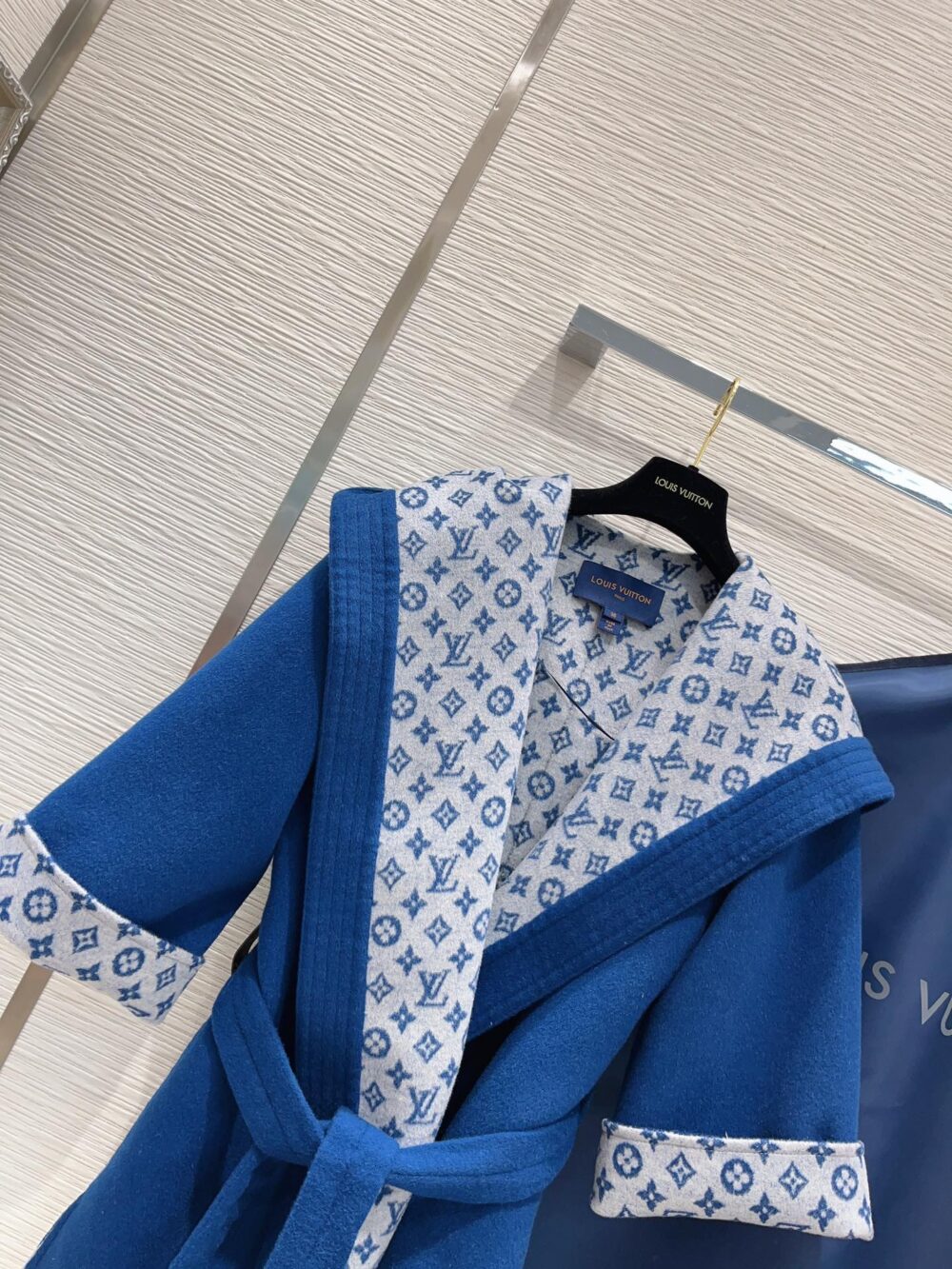 LOUIS VUITTON MONOGRAM WRAP COAT FICELLE FONCEE BLUE - Image 4