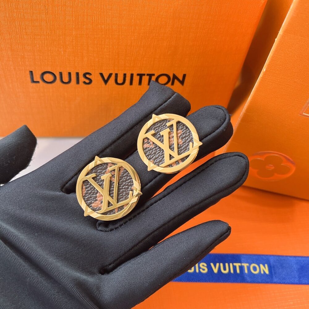 LOUIS VUITTON COMPASS MONOGRAM EARRINGS GOLD - Image 5