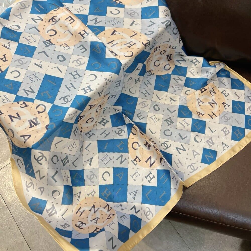 CHANEL GEOMETRIC CC SILK SCARF BLUE AND BEIGE 70CM - Image 4