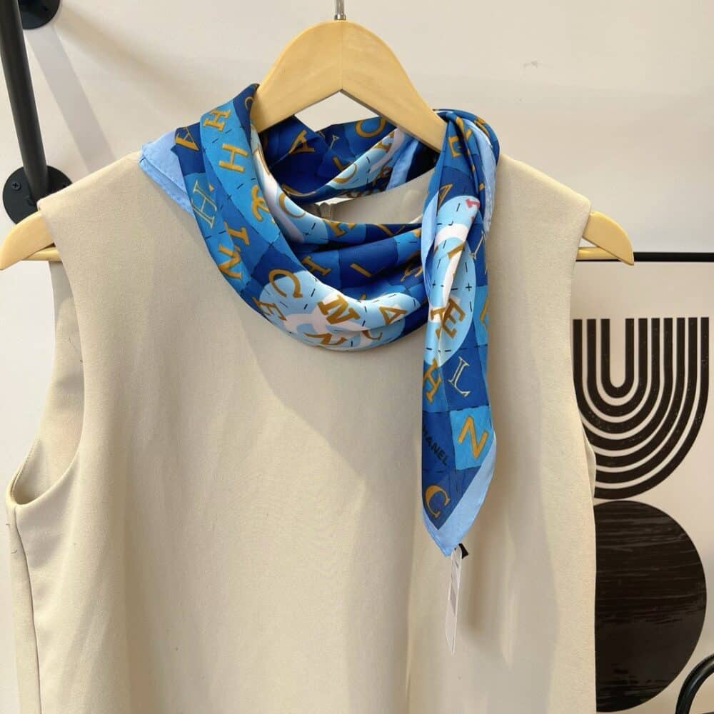 CHANEL GEOMETRIC CC SILK SCARF BLUE AND LIGHT BLUE 70CM - Image 3