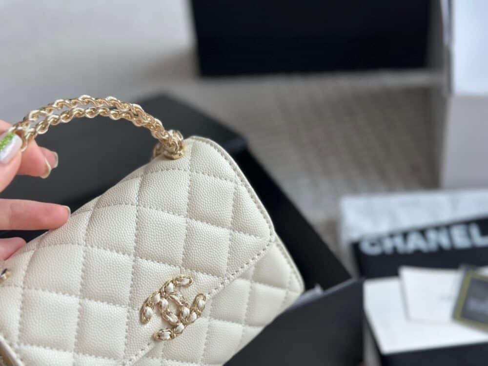 CHANEL CLUTCH BAG WITH CHAIN IN WHITE 15CM AP3237 B10307 10601 - Image 5