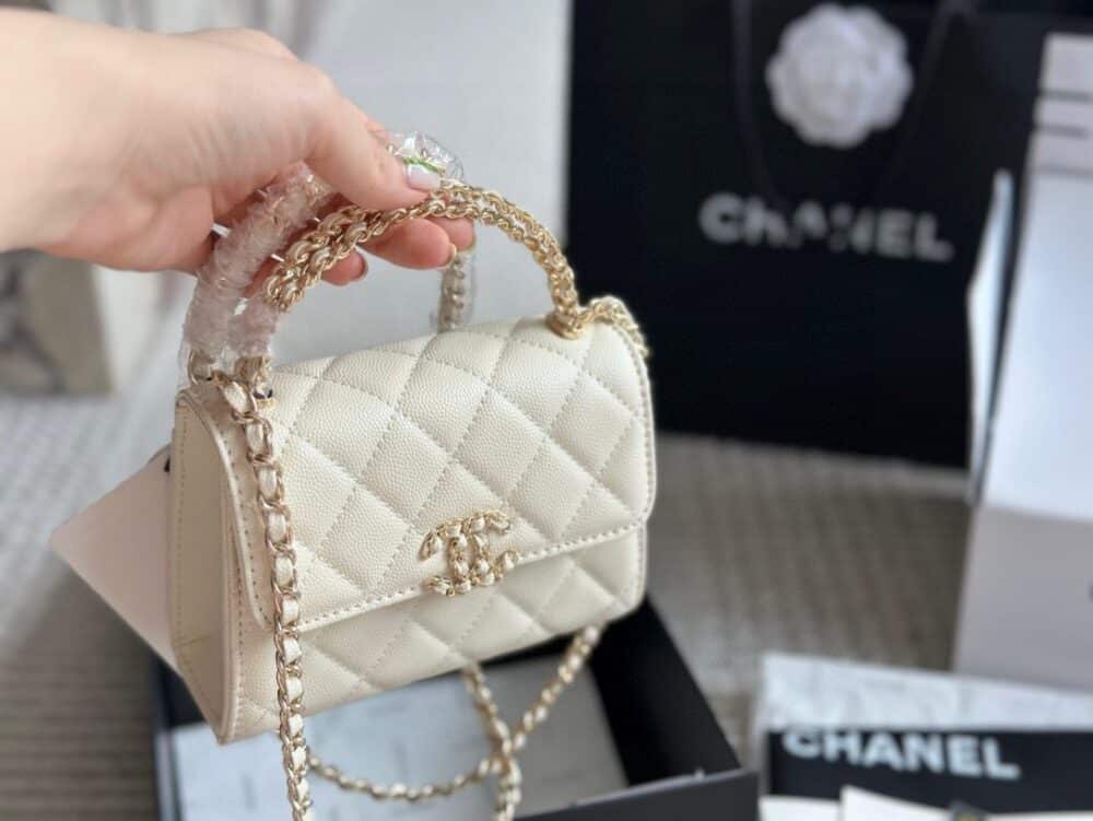 CHANEL CLUTCH BAG WITH CHAIN IN WHITE 15CM AP3237 B10307 10601 - Image 4